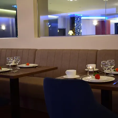 Carlsbad Inn Hotel & Apartments 4*