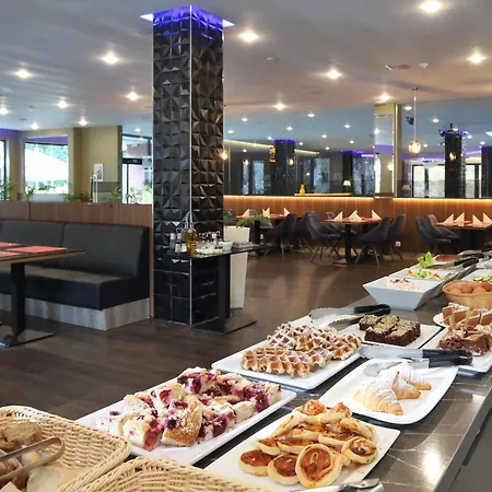 Carlsbad Inn Hotel & Apartments 4*