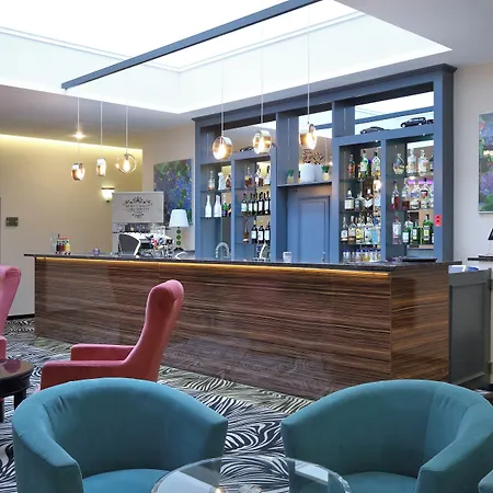 Carlsbad Inn Hotel & Apartments 4*
